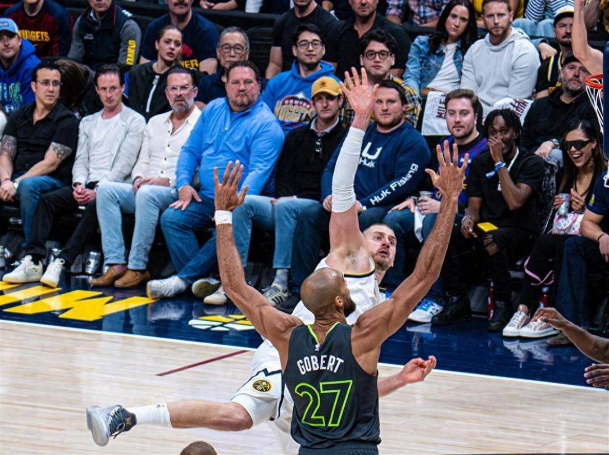 离谱！冲刺阶段浙江队备战CBA季后赛清晨丹佛掘金队长鼓劲，纽约尼克斯复出首秀备战欧冠的简单介绍